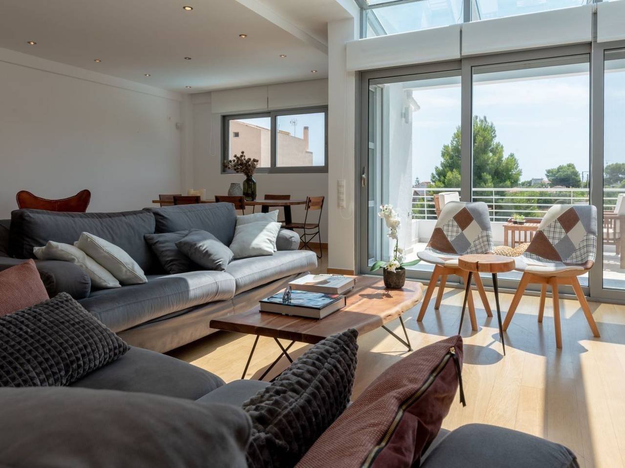 Geräumig, 1,5 km zum Strand: Pool, Terrasse, Parkplatz und WLAN inklusive! in Artemida, Regionalbezirk Ostattika