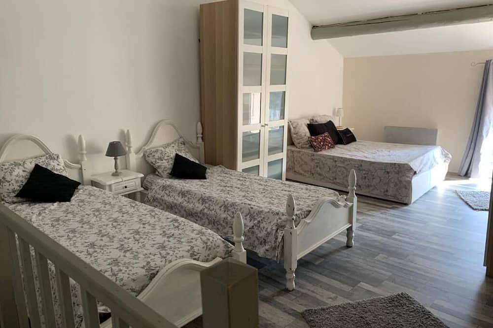 Mas en Provence - Gite 8-10 personnes avec Bassin Naturel in Cabannes, Region de Arles