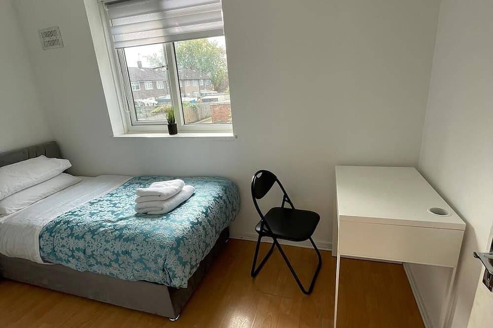 Nice cozy house with Wifi close to the Elizabeth line in Greenwich, London