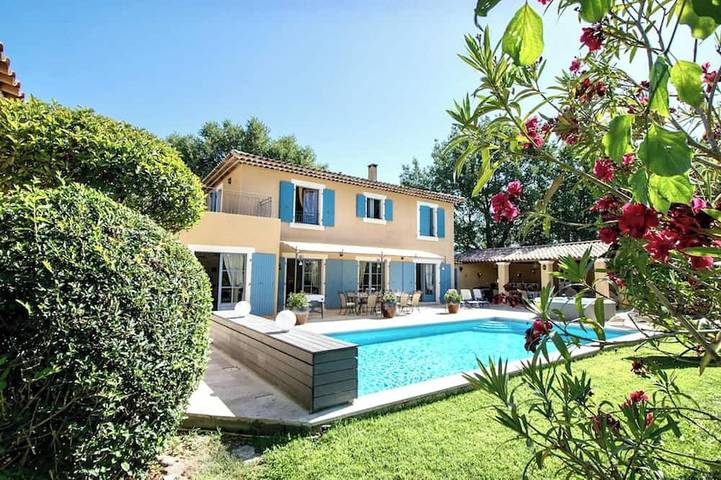 Villa für 10 Personen, mit Garten und Whirlpool - 1