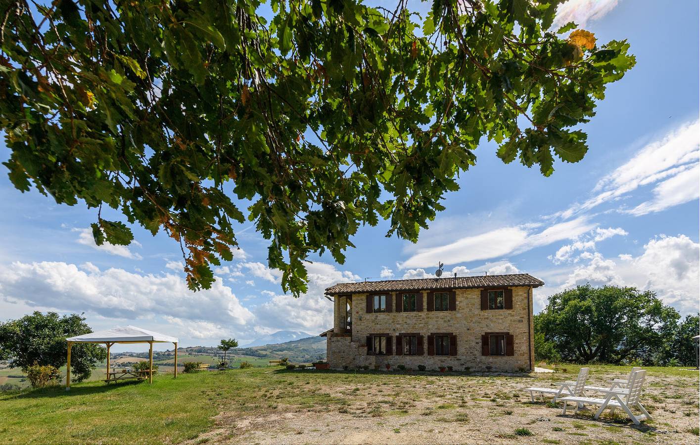 Holiday home for 5 people with terrace in Montedinove, Ascoli Piceno Province