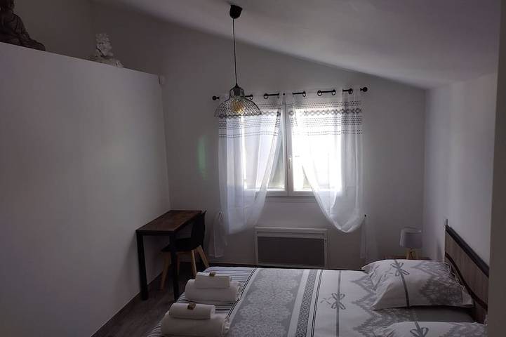 Location de vacances pour 6 personnes, avec terrasse et jardin, animaux acceptés à Seillons-Source-d'Argens - 4