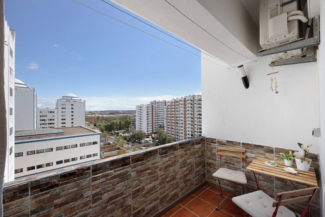 Appartement entier, Appartement de vacances "Da Praia" avec climatisation, balcon, jardin partagé et Wifi in Praia da Rocha, Portimão