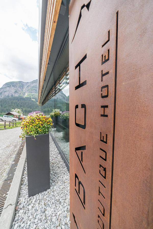 Bach Boutique Hotel in Sappada, Karnischer Hauptkamm