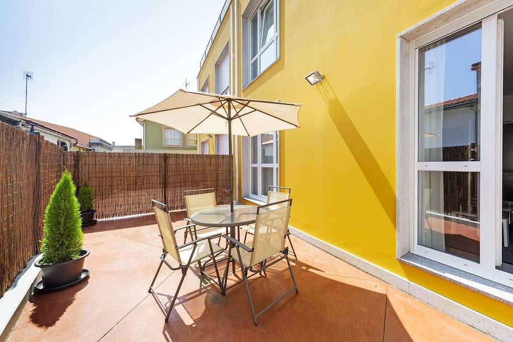 Entire apartment, 1 bedroom apt - 1 bed | Rueiro 17 - Low A in Oleiros (Espanha), Galician Coast