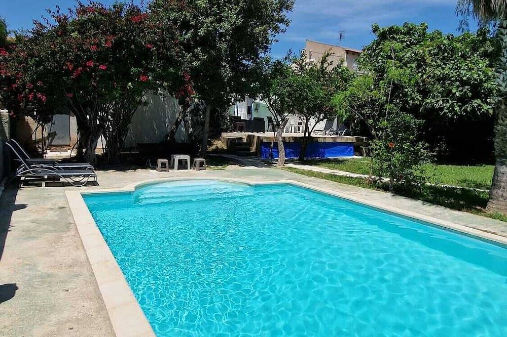 House with exclusive pool and garden 7 min walk from the beach and the center in el Campello, Costa Blanca