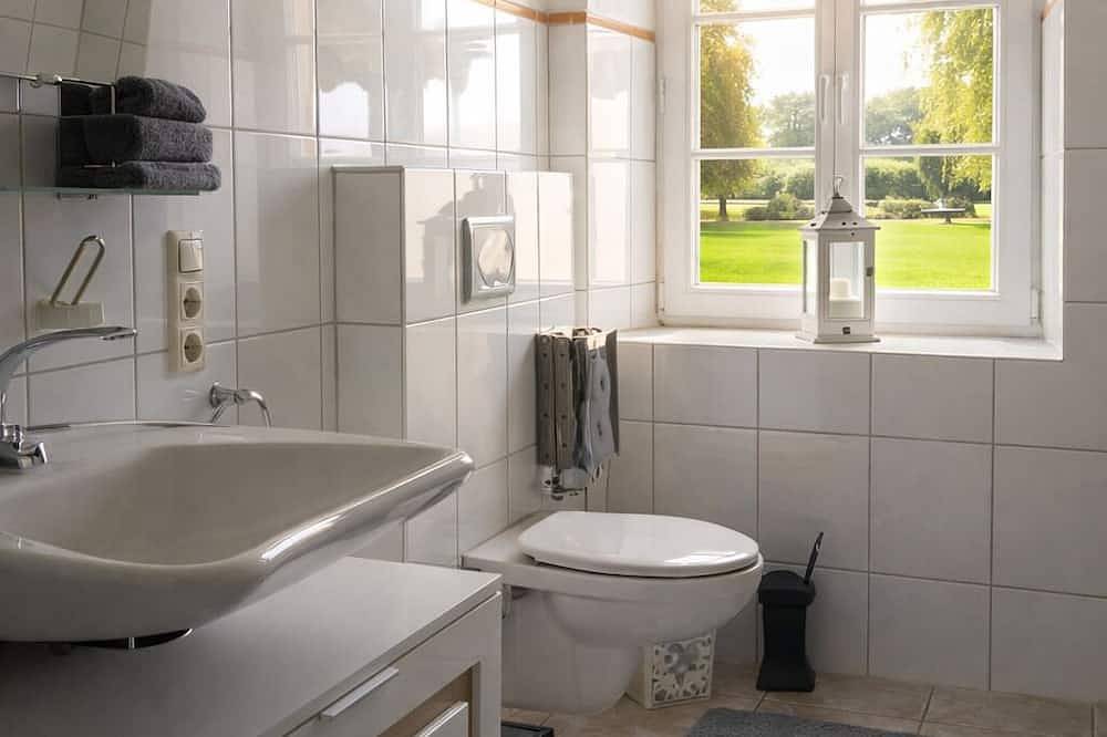 Ferienwohnung \"Wildblick\" – Stilvolles Wohnen in historischem Ambiente in Mürlenbach, Vulkaneifel