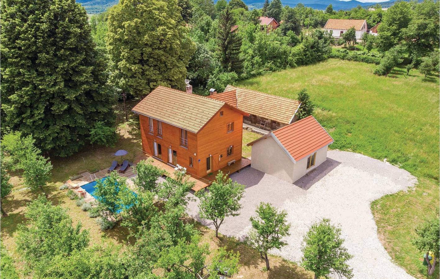 Charmante 2-Zimmer-Wohnung mit Pool, WLAN und Küche in der Nähe des Flusses Dretulja in Plaški, Karlovac und Umgebung