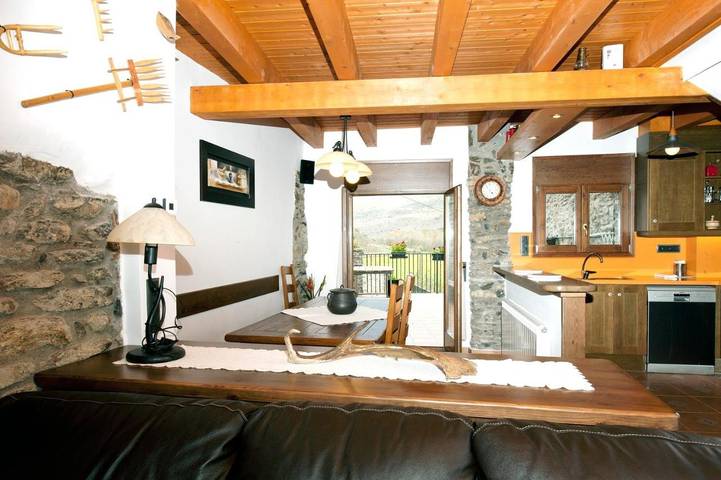 Location de vacances pour 7 personnes, avec terrasse à Sort - 2