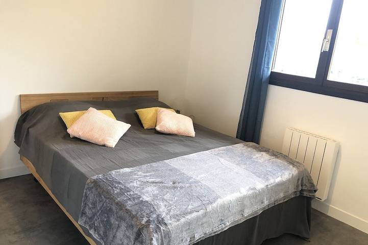 Gîte pour 6 personnes, avec piscine ainsi que jardin et terrasse à Menthon-Saint-Bernard - 2