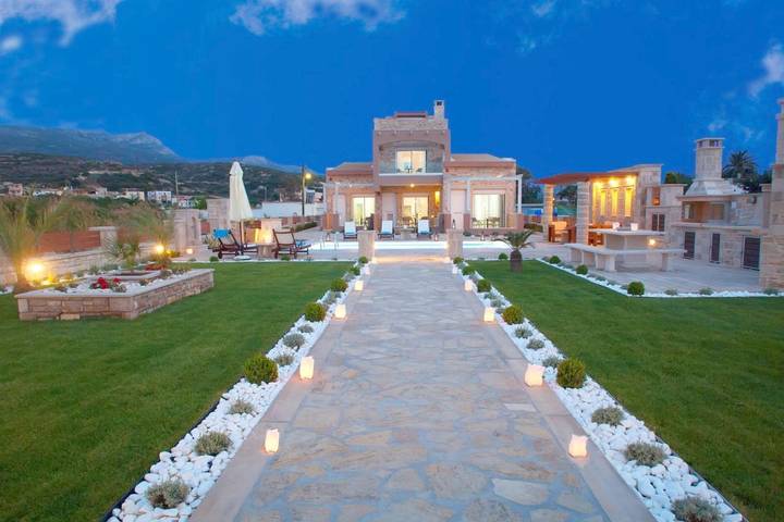 Villa per 4 persone, con idromassaggio e piscina nonché giardino a Creta