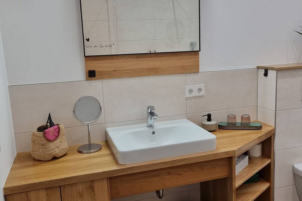 Ehemaliger Schweinestall, moderne Ferienwohnung in Alleinlage, Sauna und Hot Tub in Rot am See, Hohenlohe