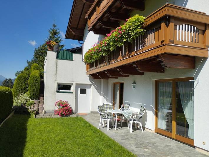 Ferienwohnung für 5 Personen, mit Terrasse und Garten sowie Ausblick in Tarrenz