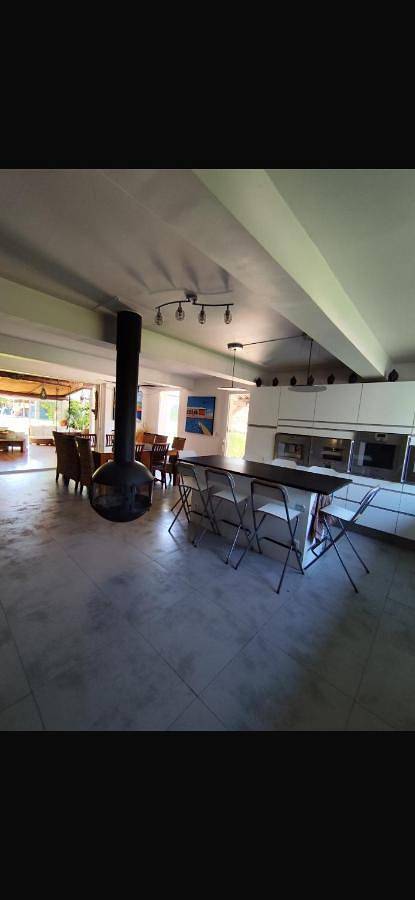 Location de vacances pour 16 personnes, avec sauna et vue ainsi que jardin et piscine, animaux acceptés à Peynier - 3