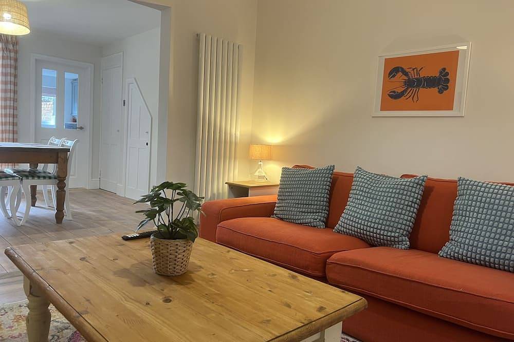 Train Station Cottage Taunton - Walk to town, pet friendly! in Taunton, Somerset