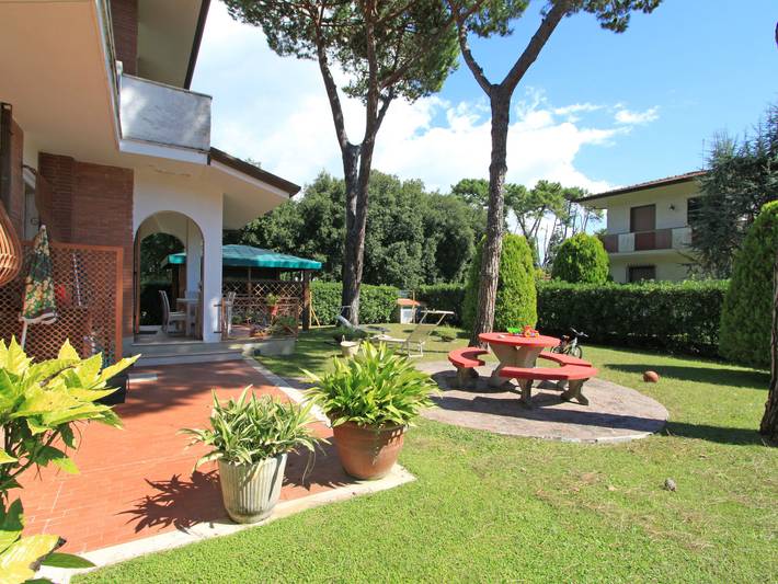 Location de vacances pour 9 personnes, avec jardin et terrasse à Forte dei Marmi - 4