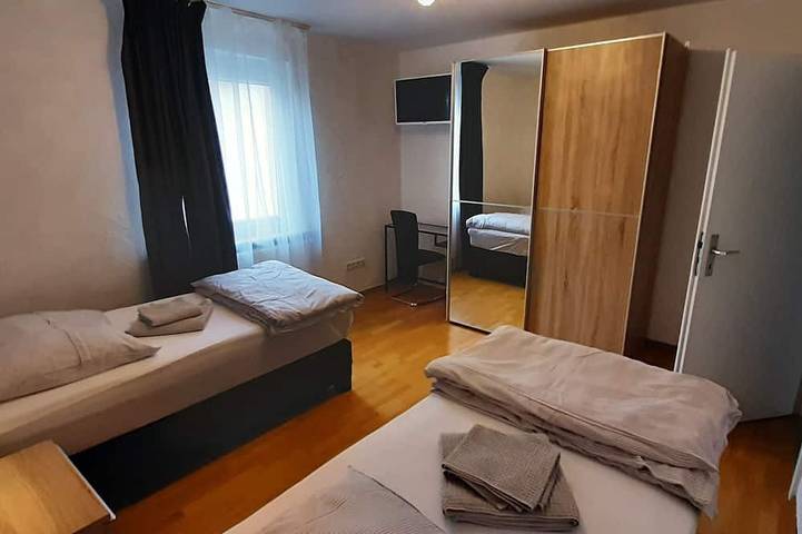 Ganze Wohnung, 3 - Zimmer Ferienwohnung - Reutlingen Heinestr og in Reutlingen, Neckar-Alb