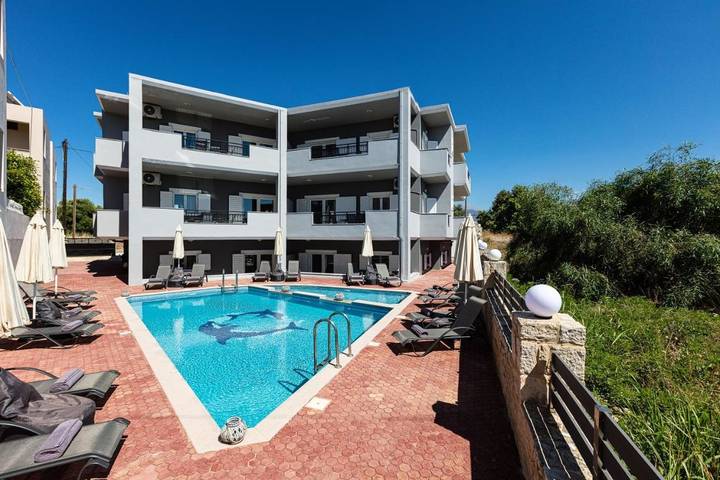 Appart’hôtel pour 8 personnes, avec vue et balcon ainsi que bassin pour enfant et piscine