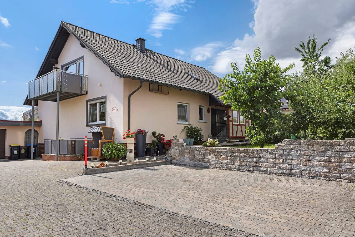 Entire apartment, Apartment 'Haus Claudia' with Balcony and Wi-Fi in Fulda, Rhön-Hessen
