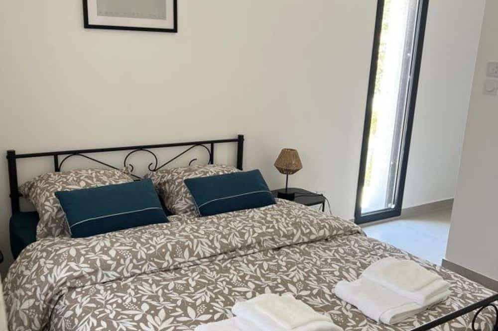 Villa neuve 4 chambres (8personnes) avec piscine, Plage du magaud 5min à pieds ! in La Garde, Côte méditerranéenne (France)