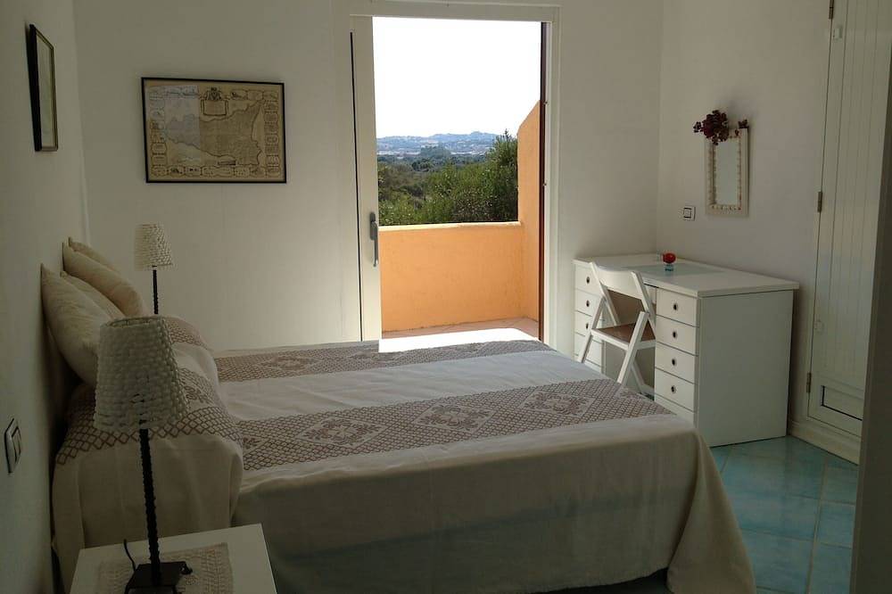 Ganze Wohnung, Luxuriöse und komfortable 120m2 Wohnung mit herrlichem Blick und direktem Zugang zum Meer. in Porto Istana, Gallura