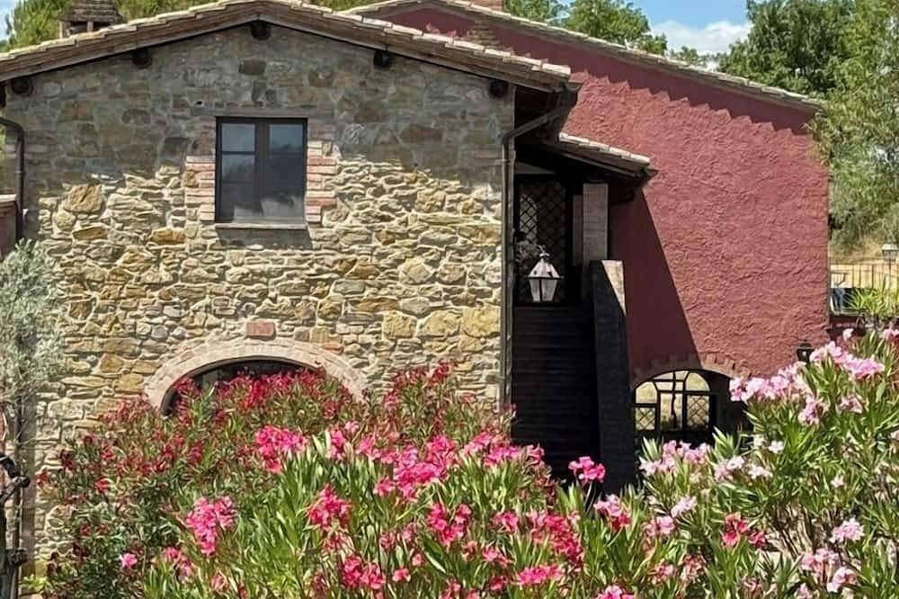 Strettoio studio apartment in Magione, Lago Trasimeno