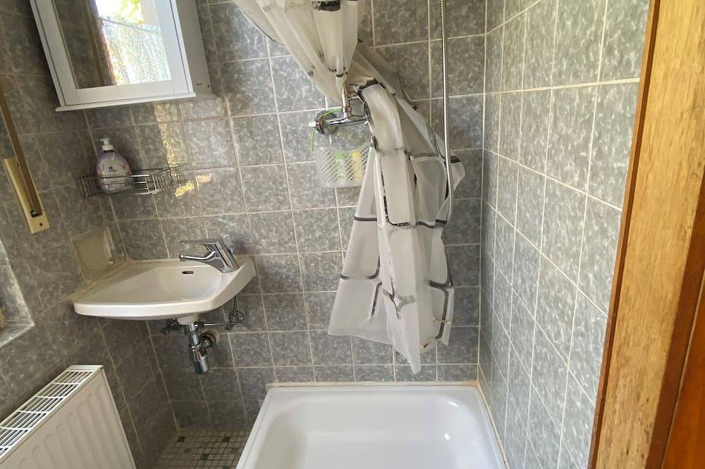 Ruhiger Bungalow mit überdachter Terrasse in Löhnberg, Landkreis Limburg-Weilburg