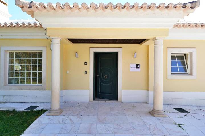 Casa de férias para 6 pessoas, com terraço e vista e ainda piscina, com animais de estimação em Estoril
