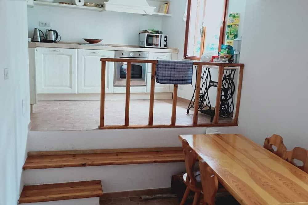 Entire apartment, Nonna Maria, tra Mare e Ulivi in Comeglio, Moneglia