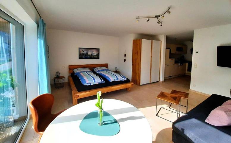 Ferienwohnung für 2 Personen, mit Terrasse und Garten sowie Ausblick in Leinsweiler
