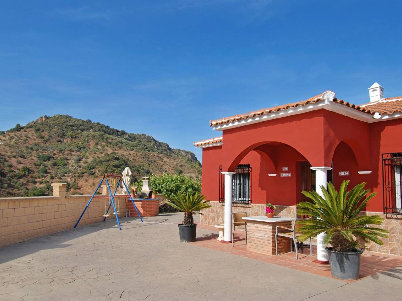 Finca auf einem eingezäunten Grundstück in Comares, Provincia de Málaga