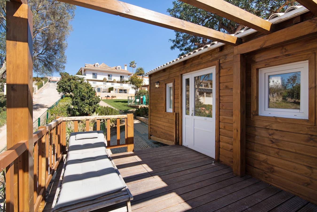 Appartement entier, Cabana Garden House avec piscine partagée, vue panoramique et Wi-Fi in Loulé (São Clemente), District de Faro