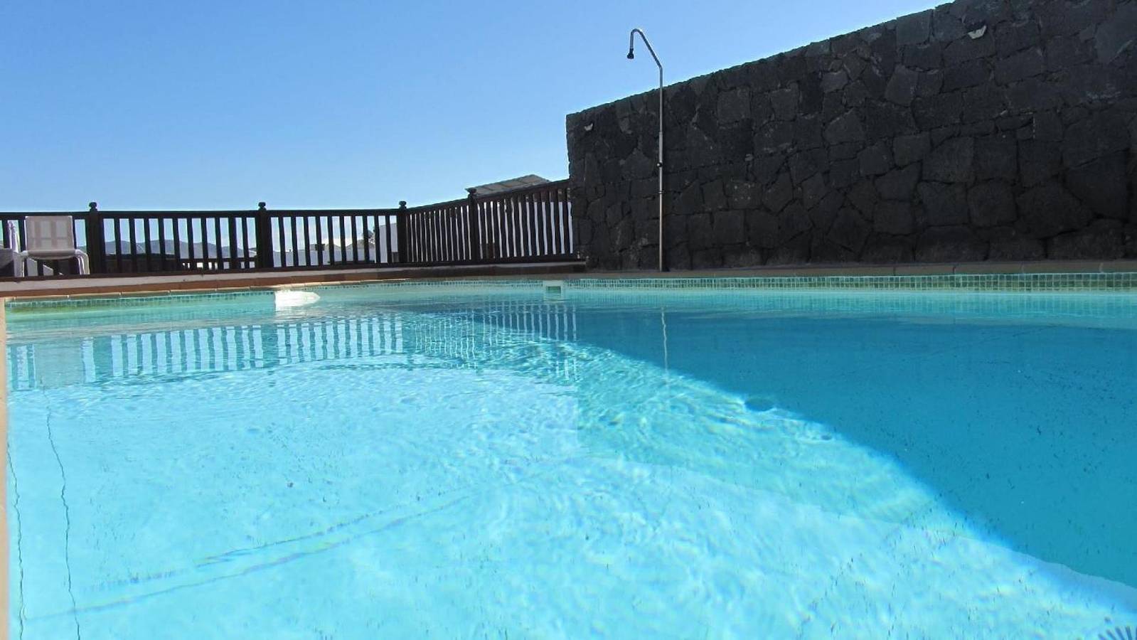 Vacation 'Casa Laura' with Heatable Pool, Sea View, Wi-Fi and Air Conditioning in Playa Blanca, Yaiza