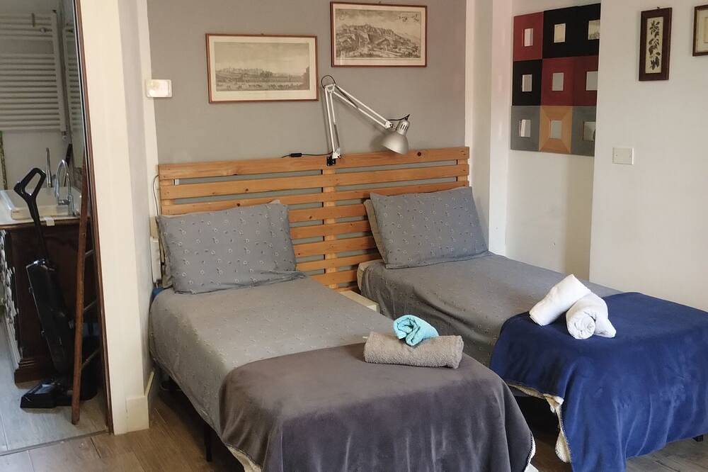 Appartamento intero, Monolocale con patio, a pochi minuti dall aeroporto e dal centro di Bergamo. in Bergamo, Provincia di Bergamo