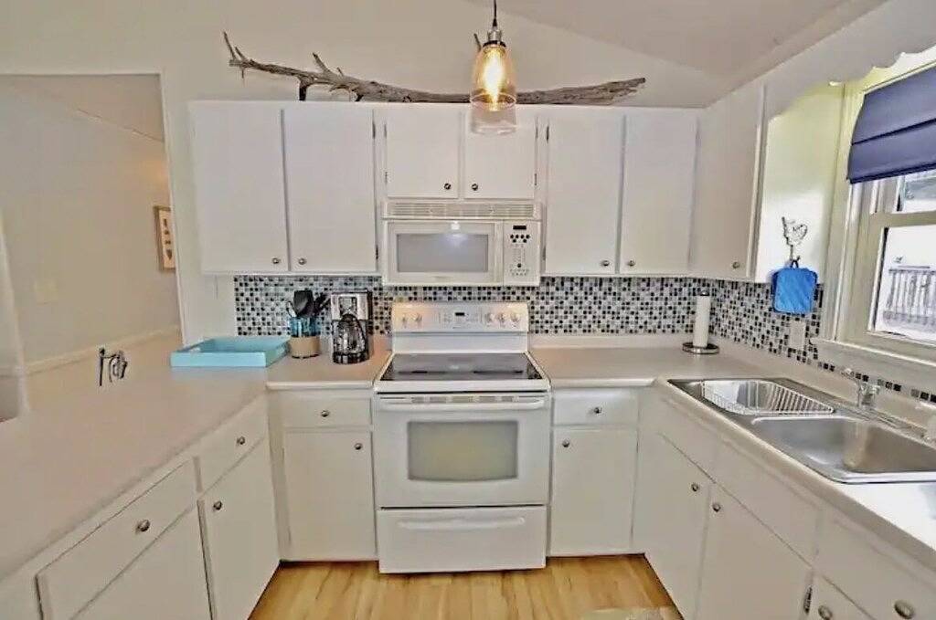 Pets Ok Beach Home+Short Walk Beach Access+Views!! Recent Updates & Upgrades in Surf City, Topsail Island