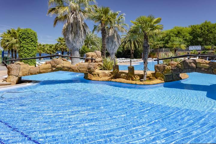 Apartamento entero, Apartamento de vacaciones para 4 personas con piscina in Els Pins Blanes, Blanes