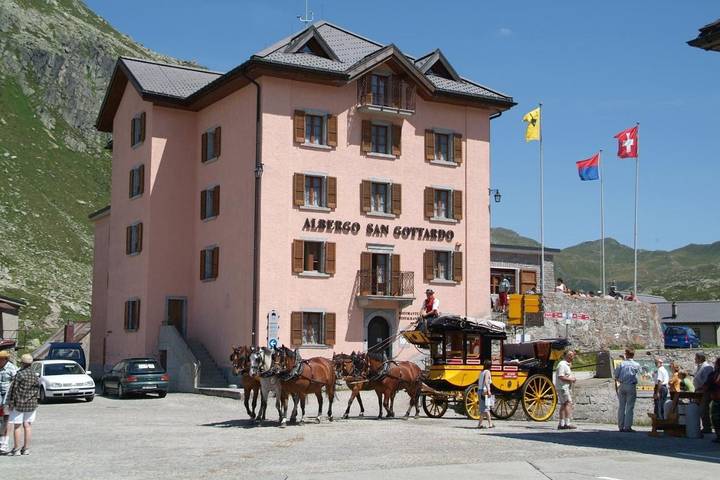 Hotel für 2 Personen, mit Terrasse und Ausblick in Airolo