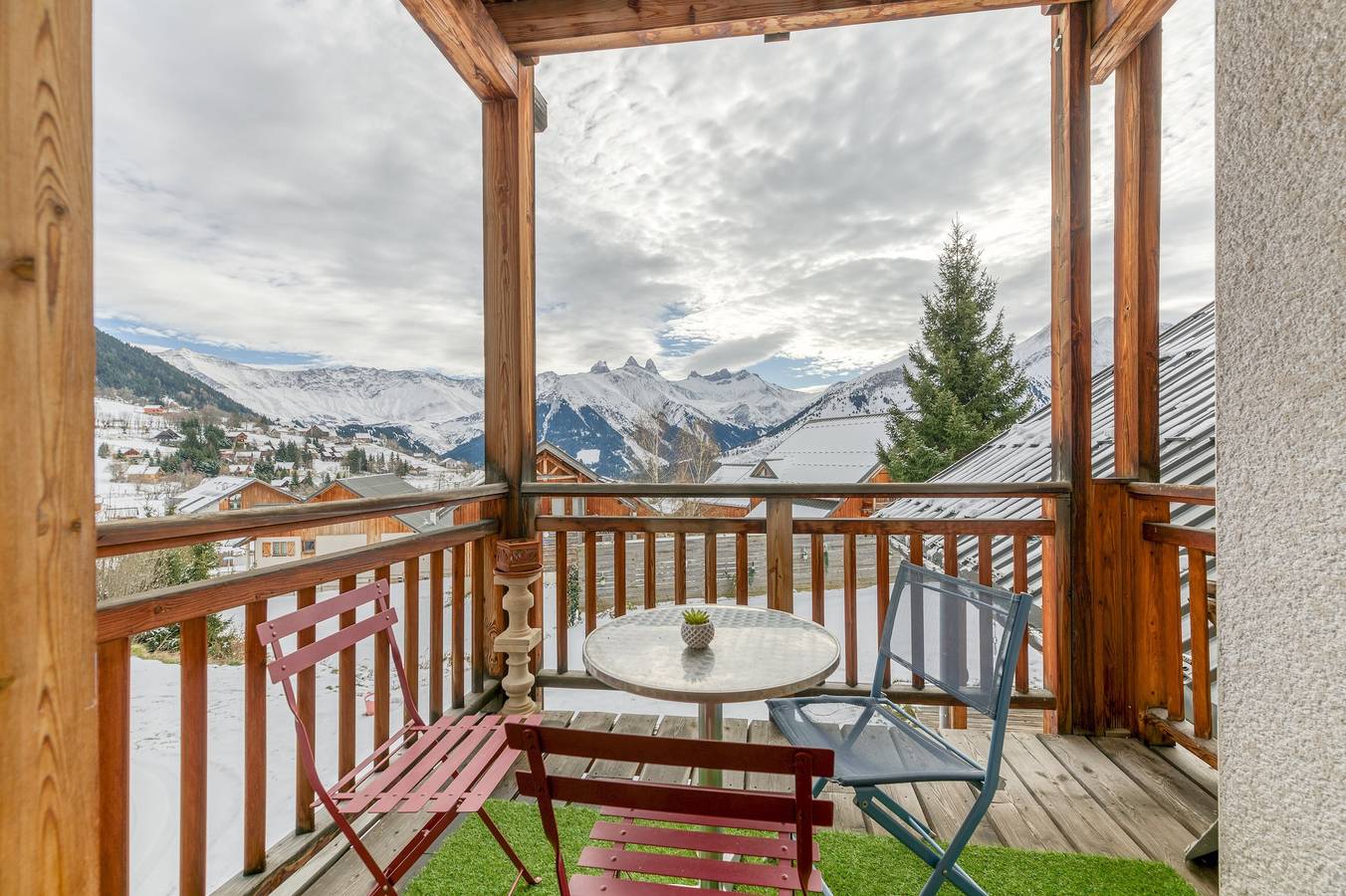Ganze Wohnung, Ferienwohnung 'La Pirouette' mit Bergblick, Gemeinschaftsterrasse und Wi-Fi in Saint-Jean-d'Arves, Region Saint-Jean-de-Maurienne