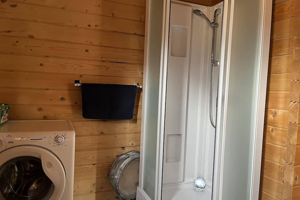 Chalet « Edelweiss », 70 M2, Tout confort , Terrain privatif, place de parking in Murol, Parc naturel régional des Volcans d'Auvergne