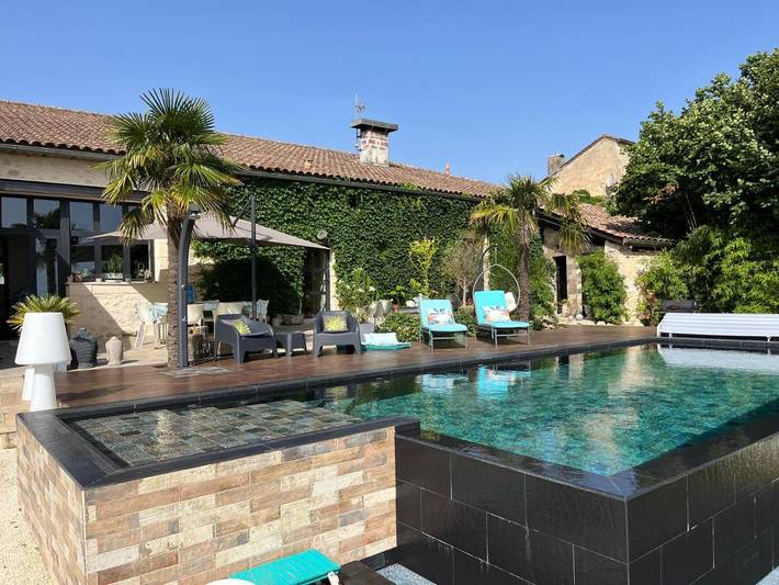 Chambre d’hôte pour 2 personnes, avec vue et jardin ainsi que terrasse et piscine