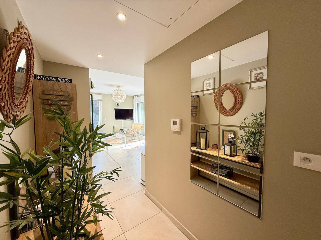 Appartement entier, A011 Superbe Studio avec Terrasse Sauna Jacuzzi in Cannes, Région de Cannes