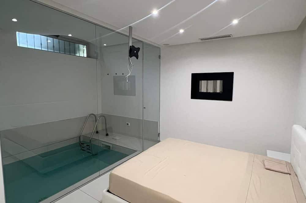 Ganze Wohnung, Elegant and very modern small apartment for couples including in-room pool! in Rossano Stazione, Rossano