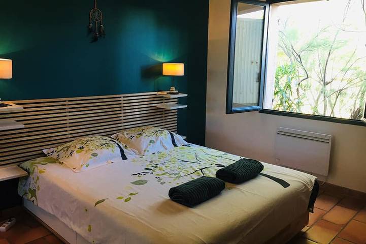 Location de vacances pour 10 personnes, avec jardin et balcon à La Fare-les-Oliviers - 2