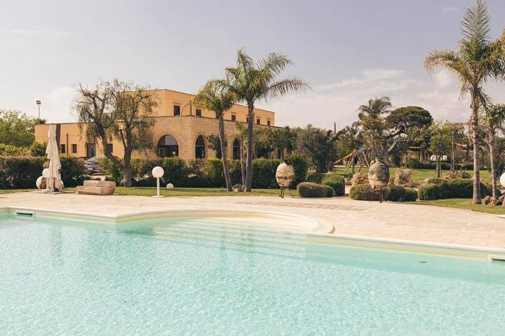 Ferienwohnung für 2 Personen, mit Balkon und Terrasse sowie Garten und Pool