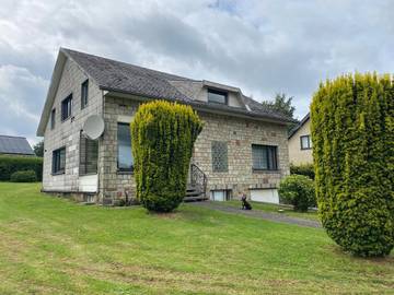 Gîte pour 9 personnes, avec jardin à Elsenborn