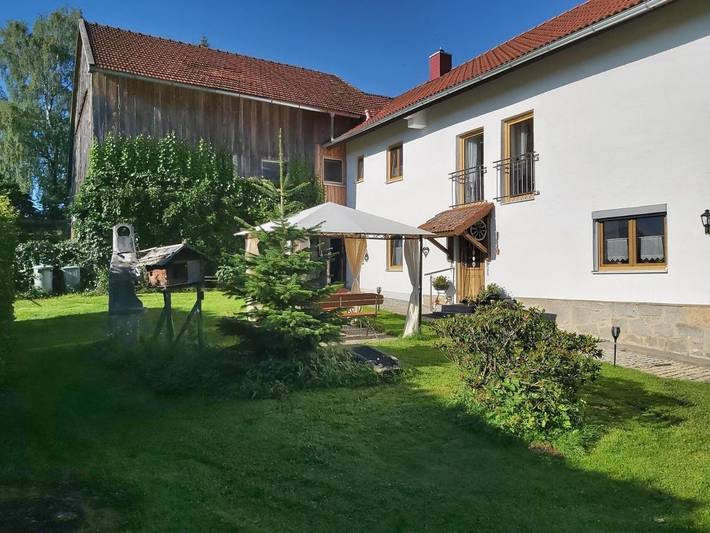 Ferienwohnung für 4 Personen, mit Terrasse und Garten sowie Ausblick