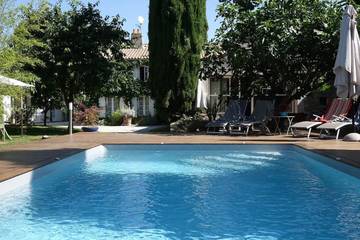 Gîte pour 14 personnes, avec jardin ainsi que piscine et terrasse à Marsilly