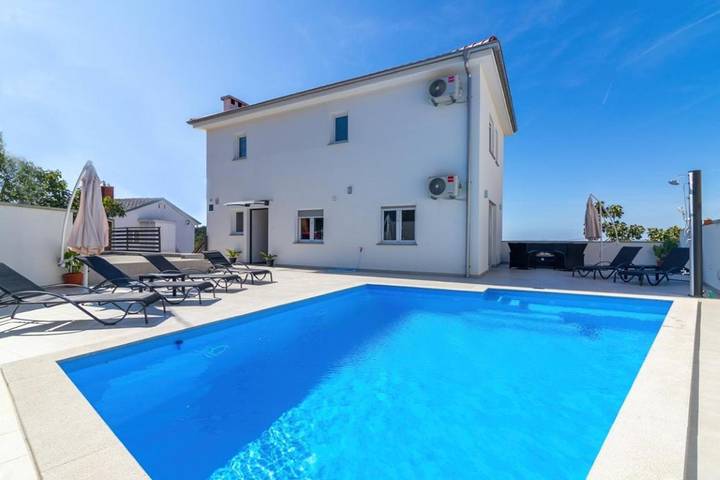 Ferienhaus für 11 Personen, mit Garten und Pool