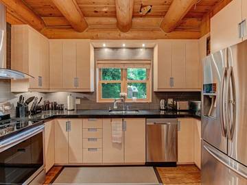 Chalet for 14 Guests in Quebec, Canada, Picture 4