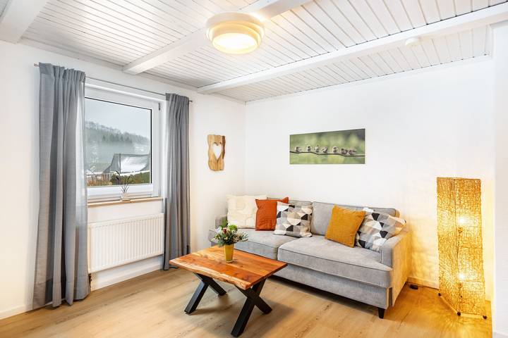 Entire apartment, Apartment 'Gartenblick' with Private Terrace, Garden, and Wi-Fi in Eslohe, Hochsauerlandkreis